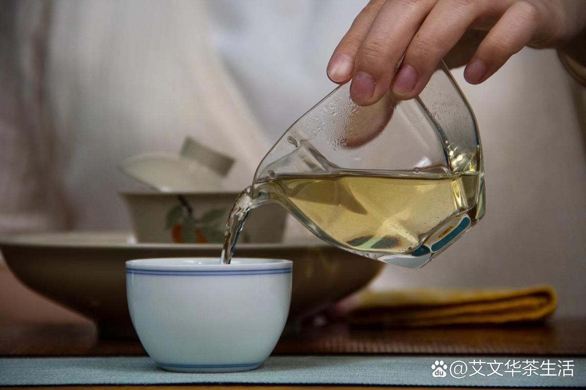 从呈味来讲,坝糯藤条古茶以"香甜,鲜爽"特征为主,概括起来为"毫香蜜韵